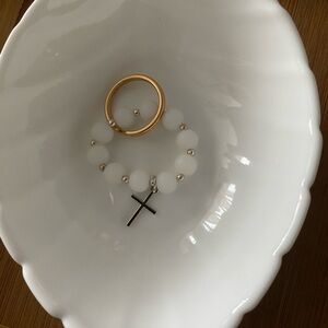 Elegant White and Gold Party Favor keychain